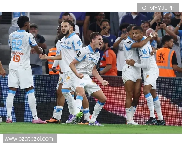 里昂与马赛激烈对决 足球经典对抗再度上演 欧洲赛场巅峰对决预示未来走势