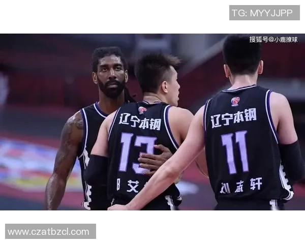 76人对阵热火激战正酣球星对决引发球迷热情高涨 76人对阵热火激战正酣球星对决引发球迷热情高涨